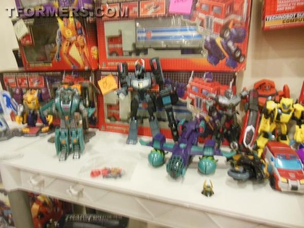 BotCon 2013   The Transformers Convention Dealer Room Image Gallery   OVER 500 Images  (368 of 582)